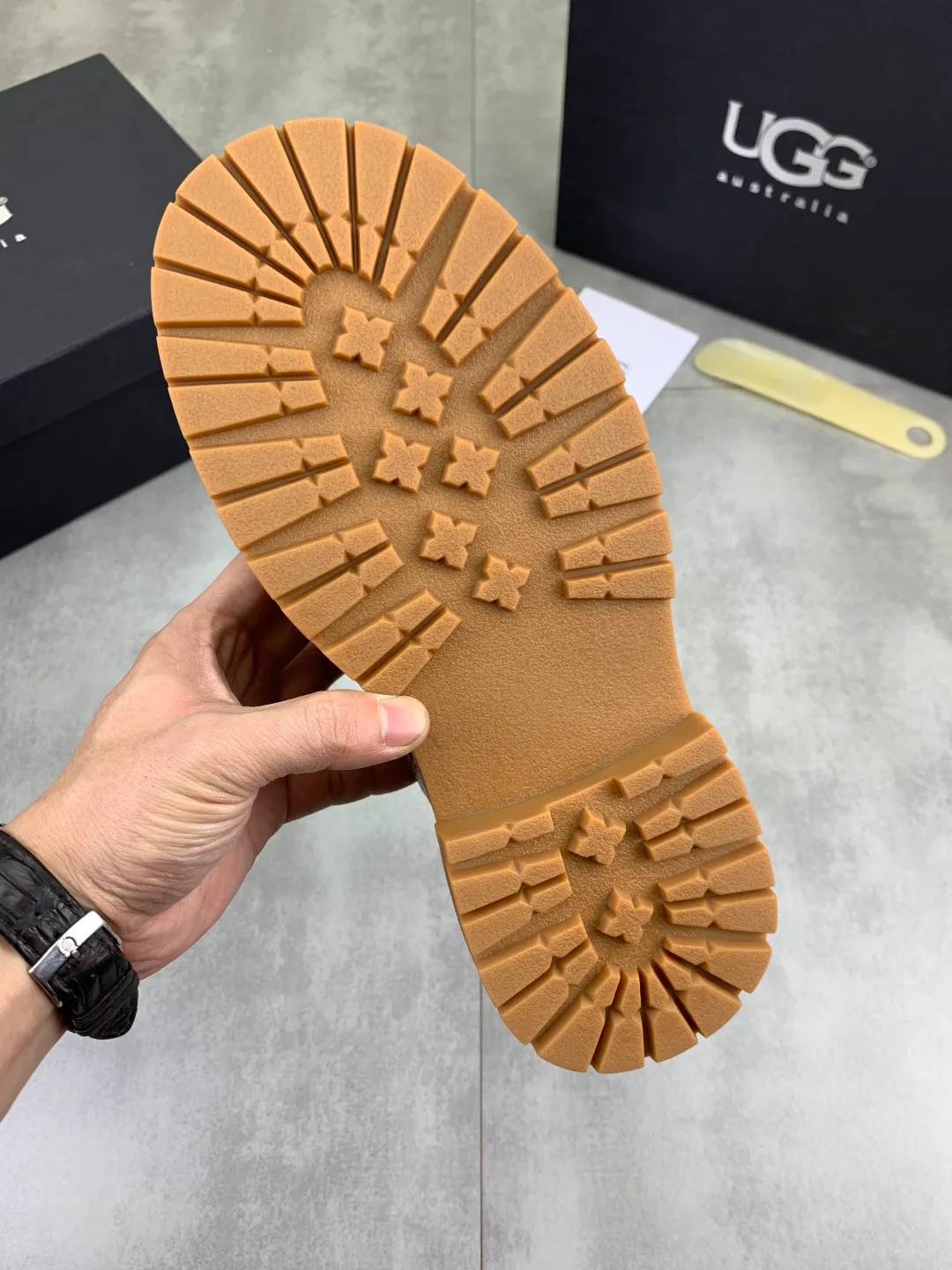 Men's men's shoes 💰P660 New arrival 🆕🆕🆕 IUGGI Men's British retro Martin boots Winter new men's outdoor hiking boots First layer of cowhide on the outside and wool on the inside Comfortable and warm Rubber sole sole Non-slip and firm Trendy and fashionable Casual and versatile Size: 38-44 (45 customized) Color: three colors